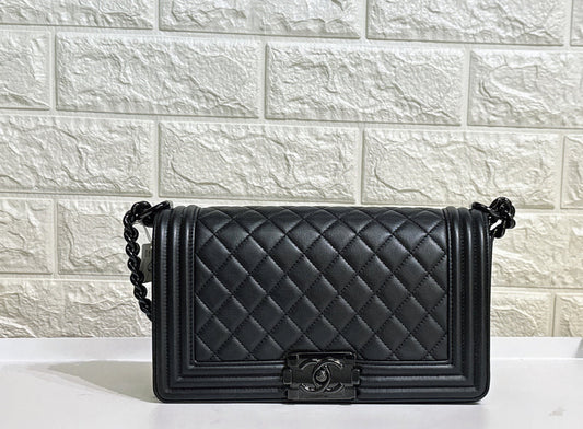 Chanel Boy Bag in Black Quilted Lambskin with black Hardware